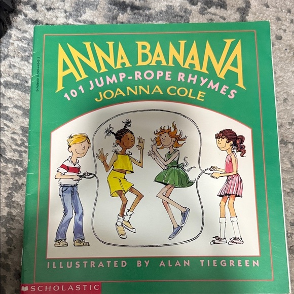 Scholastic Anna Banana 101 Jump-Rope Rhymes Book - Green Cover - Picture 1 of 1